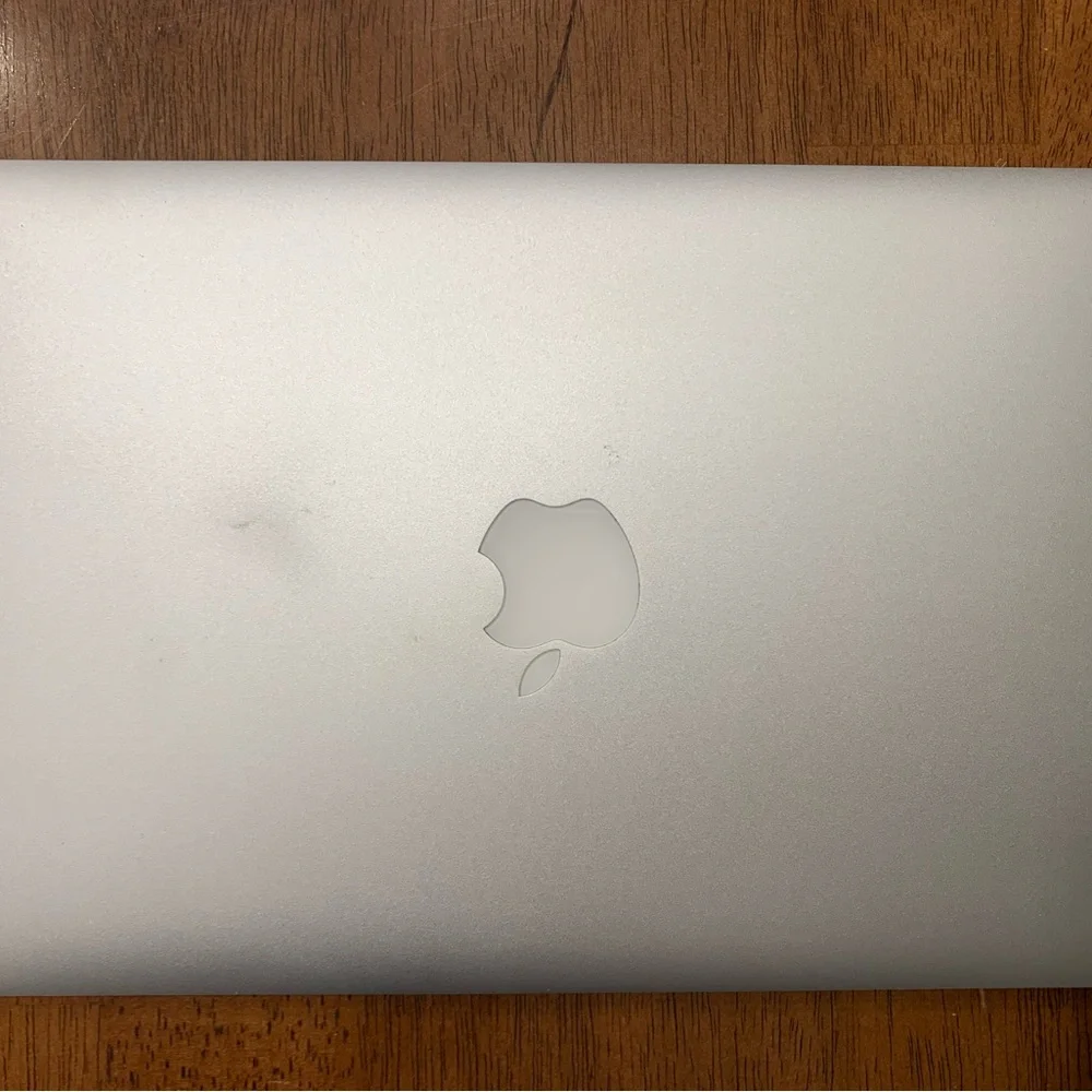 Apple MacBook Air - Sleek Silver Design